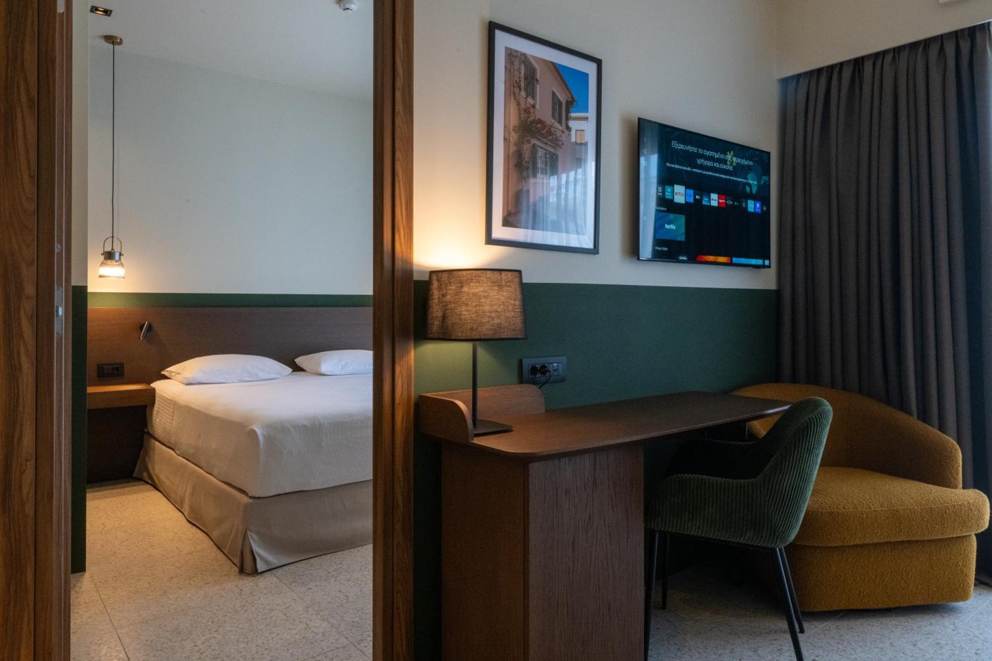 Evripidou 7 - Kalamata Mediterranean Suites Bagian luar foto