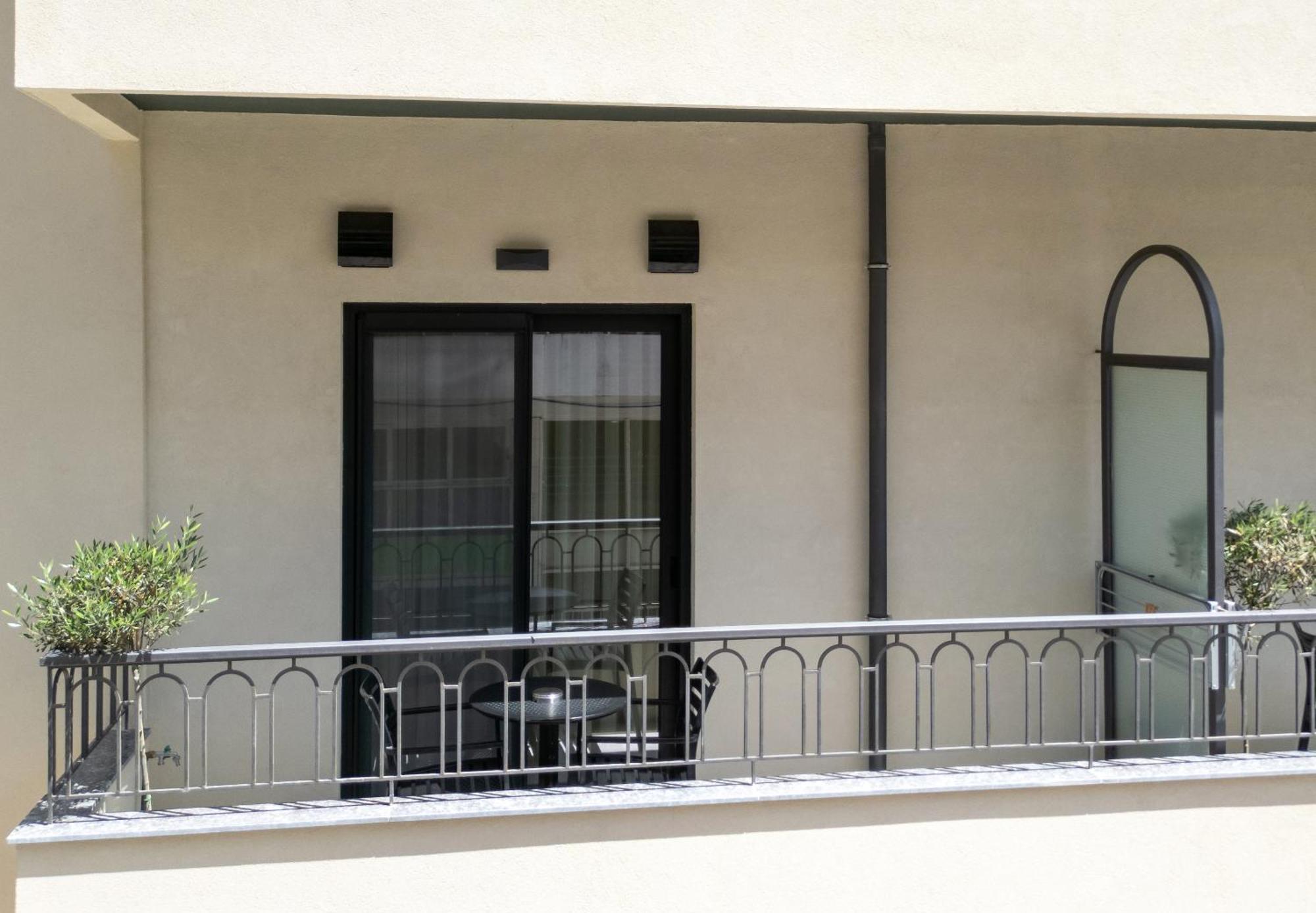 Evripidou 7 - Kalamata Mediterranean Suites Bagian luar foto