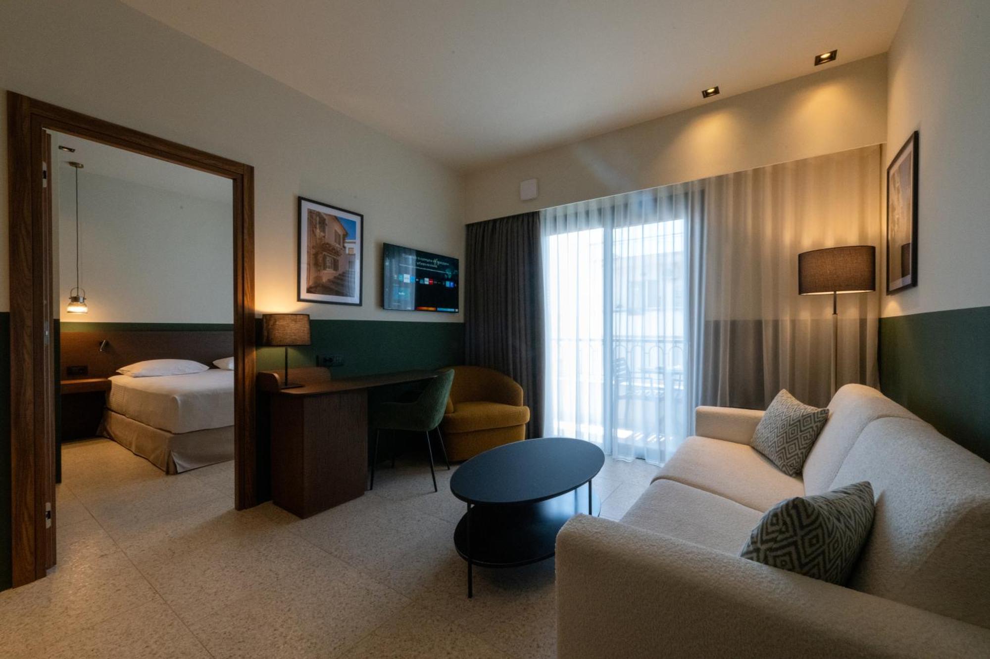 Evripidou 7 - Kalamata Mediterranean Suites Bagian luar foto