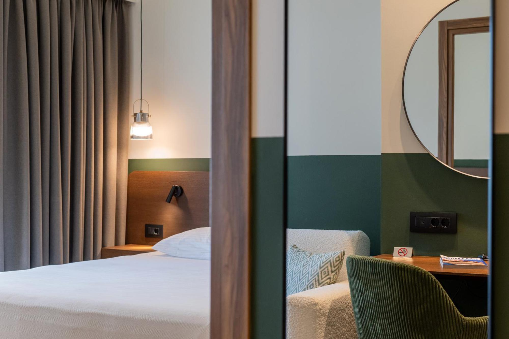 Evripidou 7 - Kalamata Mediterranean Suites Bagian luar foto