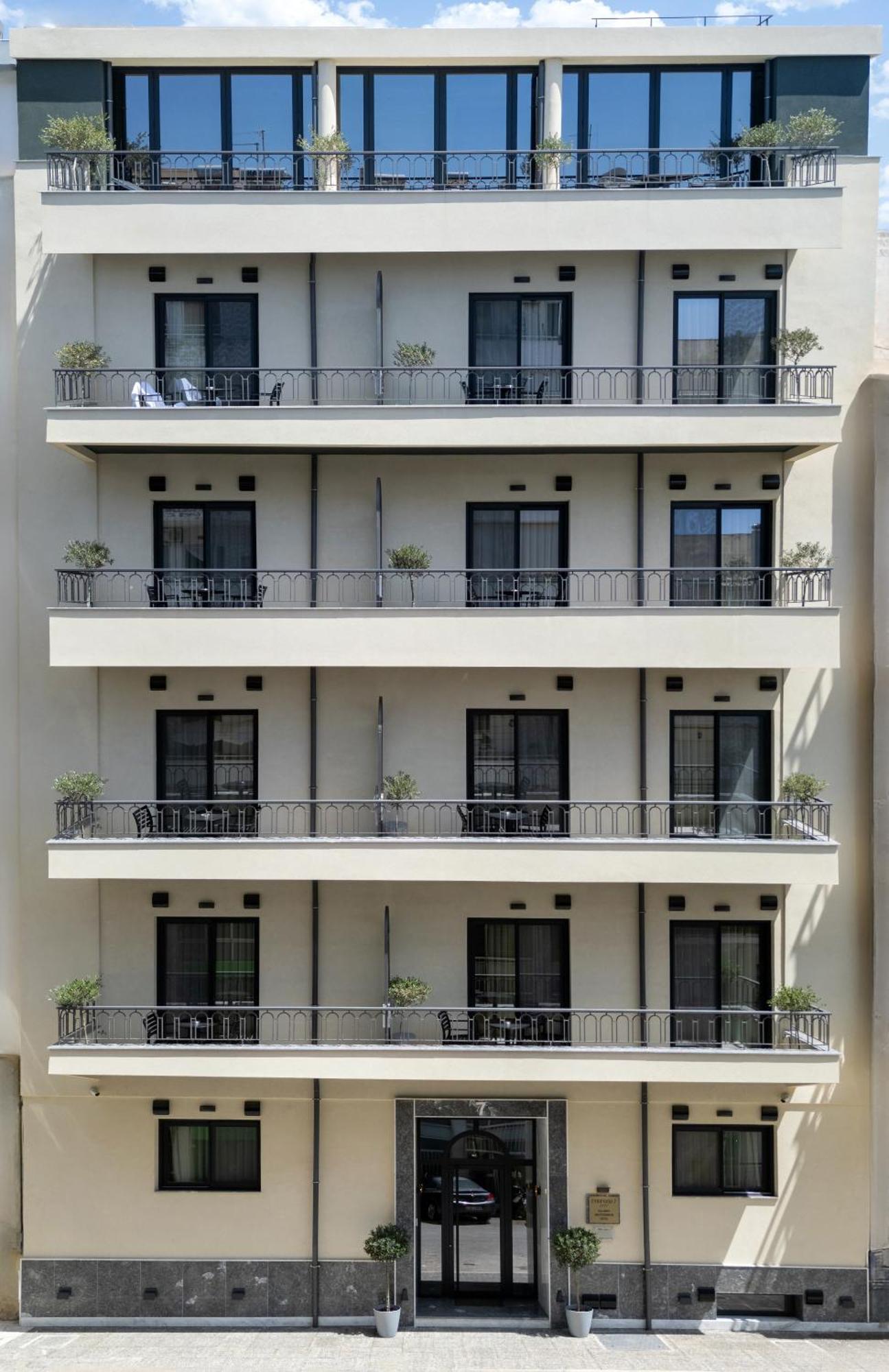 Evripidou 7 - Kalamata Mediterranean Suites Bagian luar foto