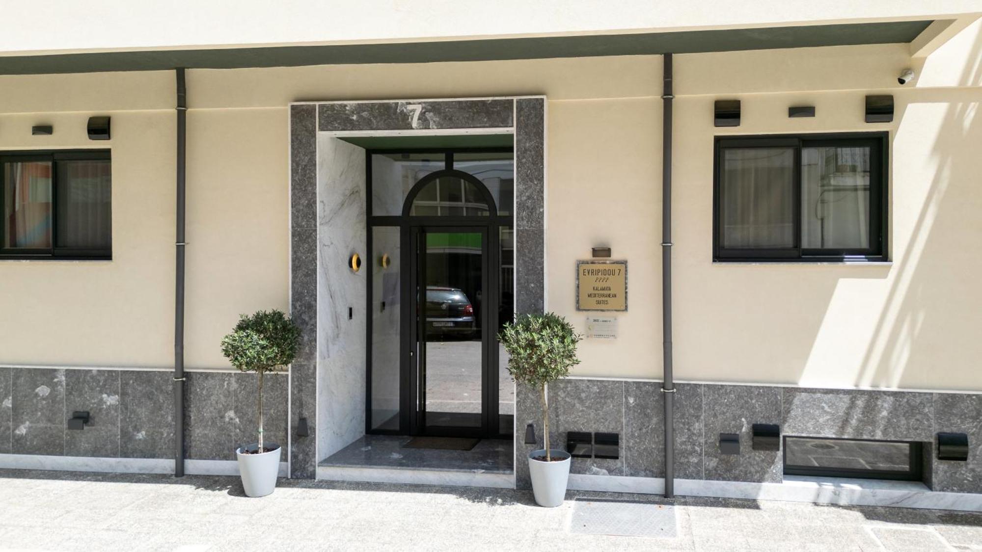Evripidou 7 - Kalamata Mediterranean Suites Bagian luar foto